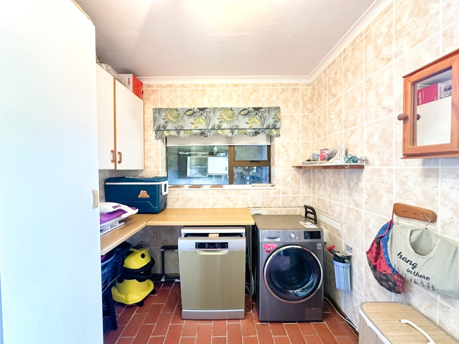 5 Bedroom Property for Sale in The Island Western Cape